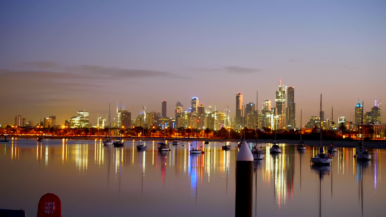 timelapse del amanecer de melbourne cbd desde el muelle de st kilda timelapse
