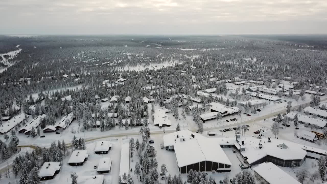핀란드 라플란드 사리셀카에 있는 호텔의 드론 보기