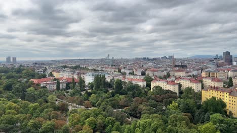 Centro-De-La-Ciudad-Vieja-De-Viena-En-Austria-Desde-Arriba-Filmado-En-4k