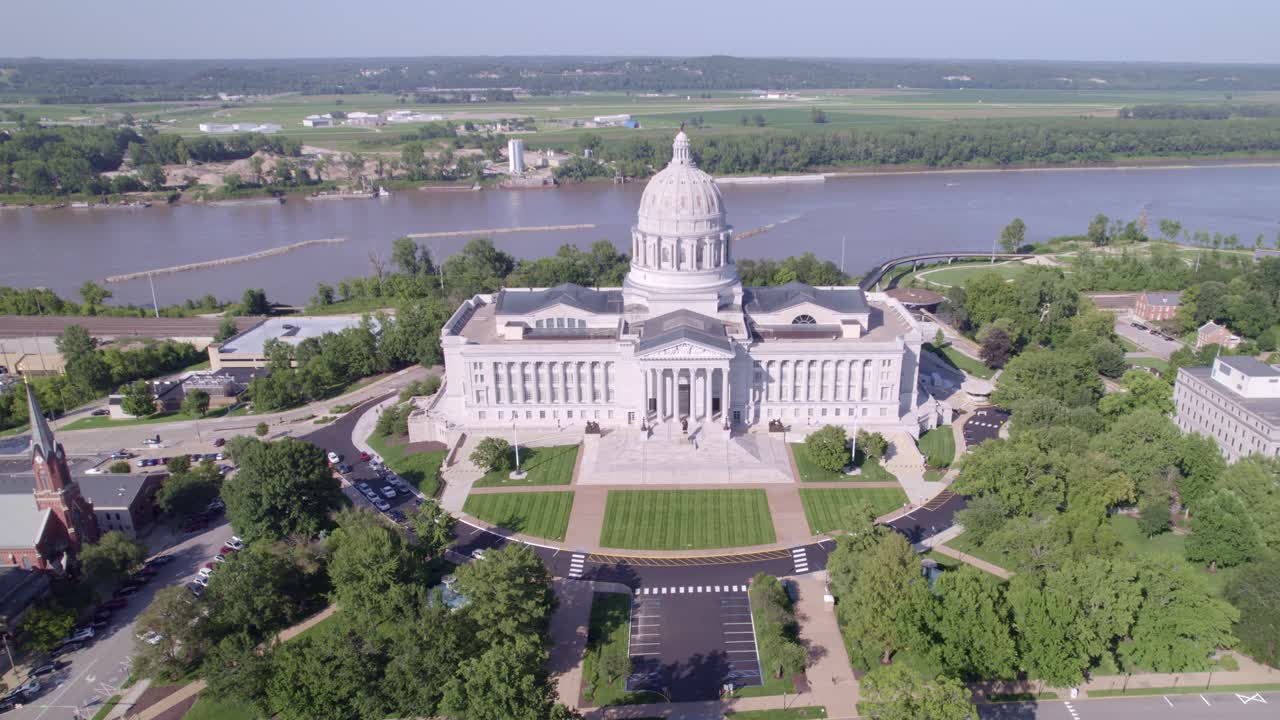 This drone footage captures the grandiose dome, intricate details, and the stunning surroundings of this historic building.