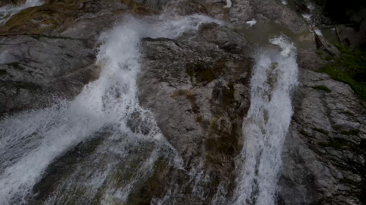 Slovenia Logarska Dolina Cascata Palenk Drone Aereo 2.mp4