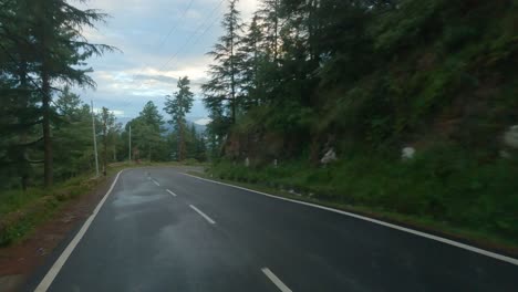 Un-Punto-De-Vista-Temporal-Del-Conductor-Que-Recorre-La-Carretera-De-Shimla-Kinnaur-En-El-Mes-De-Agosto