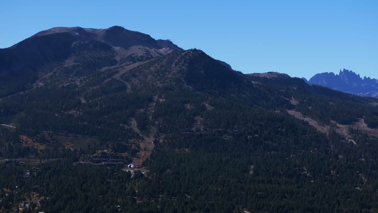 Minarets Vista scenic ridge Mammoth Lakes Mountain Ski Area aerial drone California Inyo forest McCoy Station Main lodge Upper Panorama Gondola summer autumn fall sunny blue sky gondola right motion