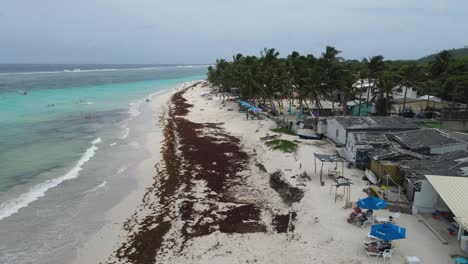 Tour-on-the-beach-of-San-Luis,-on-the-island-of-San-Andres