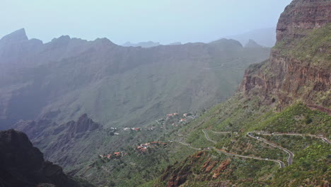 Straße-Zur-Stadt-Masca-In-Den-Bergen,-Teneriffa,-Kanarische-Inseln,-Spanien