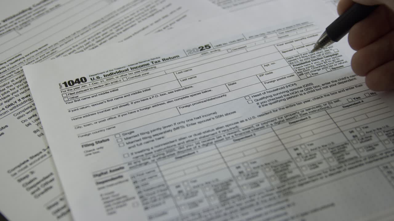 Filling out a 1040 US Individual Income Tax Return