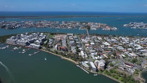 waterfront houses and accommodations in paradise point, city of gold coast, australia