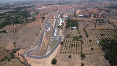 vista aérea panorámica de la pista de carreras kari motor speedway en chettipalayam, coimbatore, tamil nadu, india