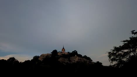 Wat-Phra-Phutthachai-Ist-Ein-Touristenziel-Für-Ausländer-Und-Thailändische-Staatsangehörige,-Die-Nach-Segnungen-Suchen