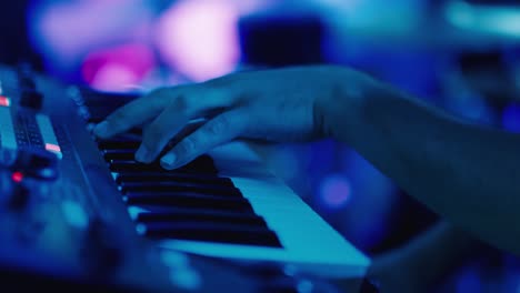 Fingers-of-a-musician-plays-an-electronic-piano-1