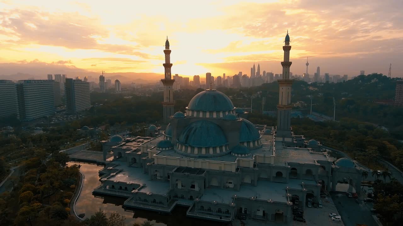 Masjid Wilayah Persekutuan.