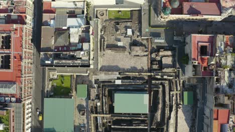 vista de pájaro de arriba hacia abajo del templo mayor de méxico tenochtitlán