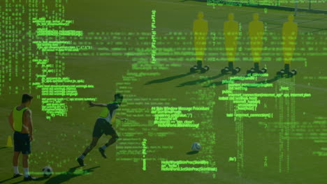 procesamiento de datos contra el jugador de fútbol masculino practicando un freekick en el campo de deportes