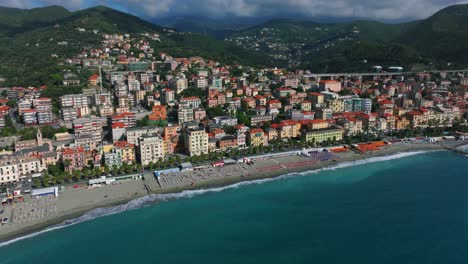 Hermosa-Y-Encantadora-Pequeña-Ciudad-De-Varazze-En-Liguria,-Italia