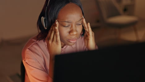 crm, soporte al cliente y dolor de cabeza de la mujer web