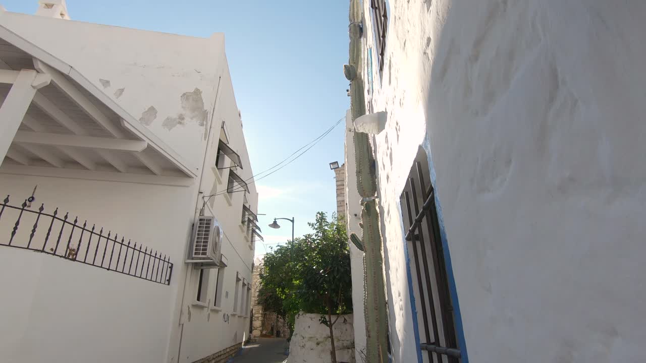 arquitectura mediterránea en bodrum, turquía. callejones encantadores