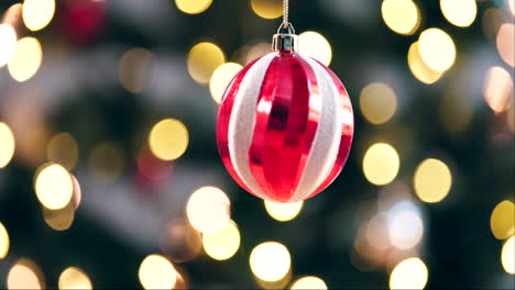 la pelota de navidad, el bokeh dorado