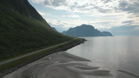 Vista-Aérea-De-La-Playa-De-Storvika,-Noruega