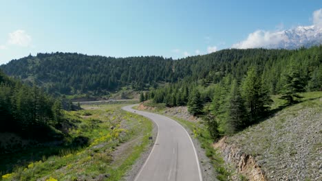 Straßen-Zwischen-Grünen-Hügeln