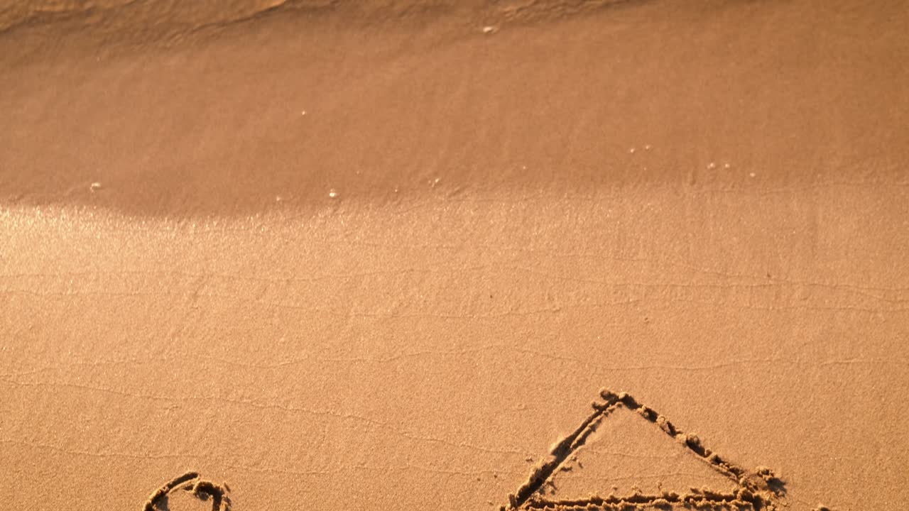 은 해변의 사진.