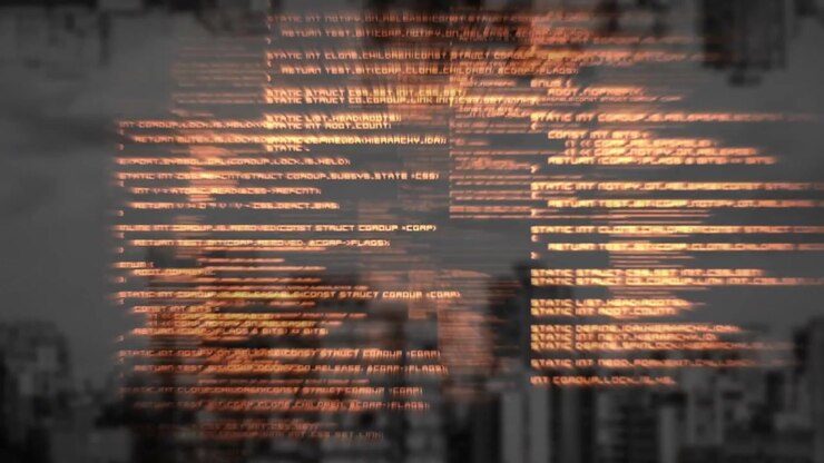 Leuchtende orangefarbene Code-Überlagerung, die über einer grauen Skyline eingeblendet wird und pulsiert, um Gruppencode in der Technik zu extrahieren.
