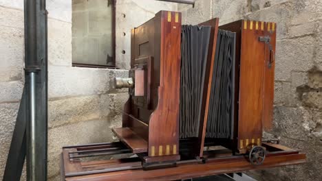 grandes cámaras de madera con rieles de la década de 1940