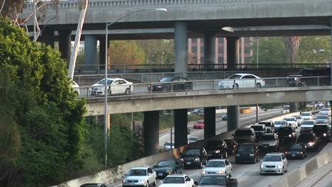 Verkehr-Fährt-Auf-Der-Interstate-1