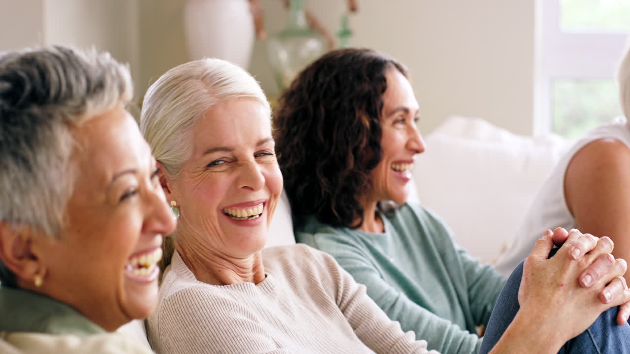 다양성, 노인 여성 및 친구 행복