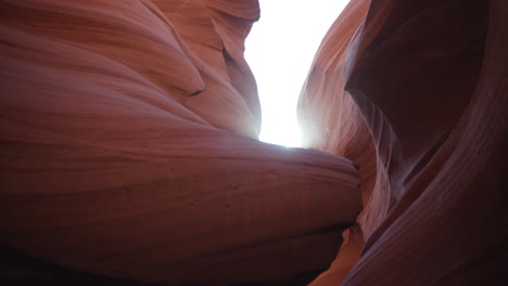 Plano-Medio-De-Rayos-De-Sol-En-Antelope-Canyon-En-Arizona.