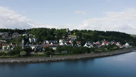 Wide-aerial-view-of-Culross-in-Fife,-Scotland