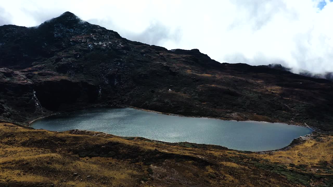 View of himalayan lake at 4600 Meters above sea level