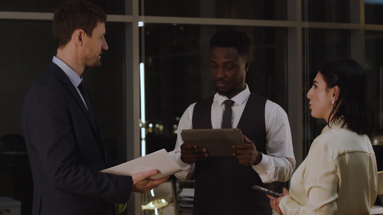 abogados felices en una reunión