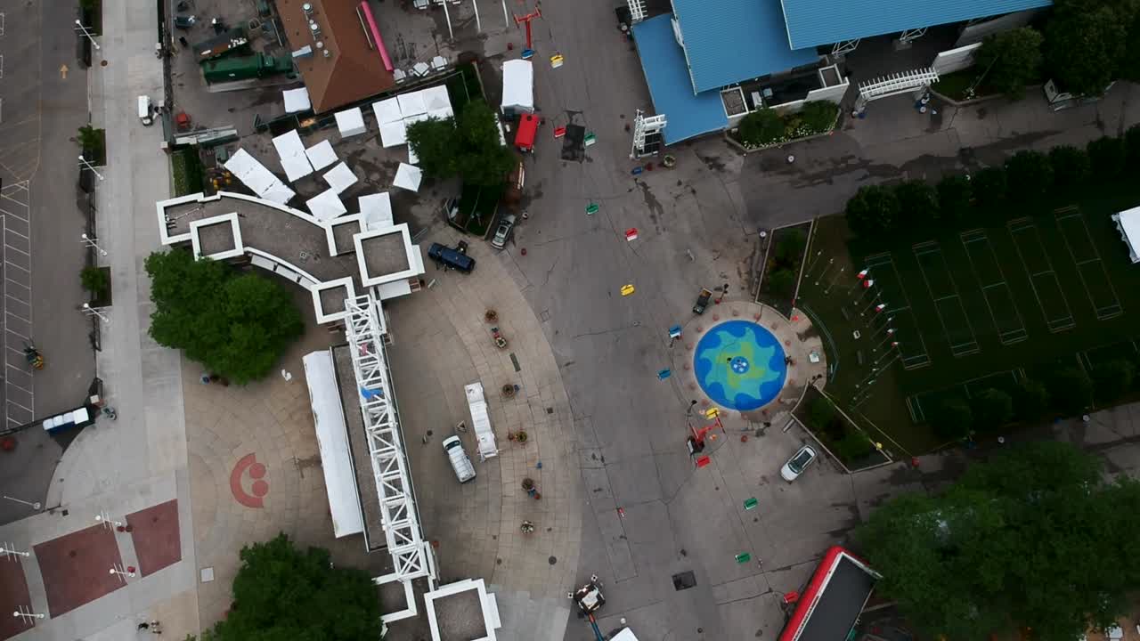 una vista aérea de los terrenos de verano durante la fiesta italiana