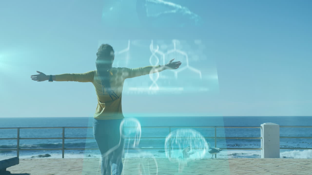 animación de pantallas flotando sobre la mujer caminando en el paseo marítimo por el mar