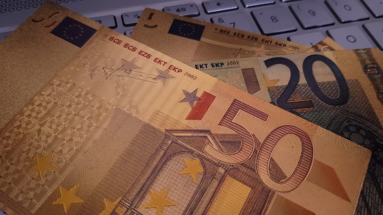 키보드에 떨어지는 복제 유로