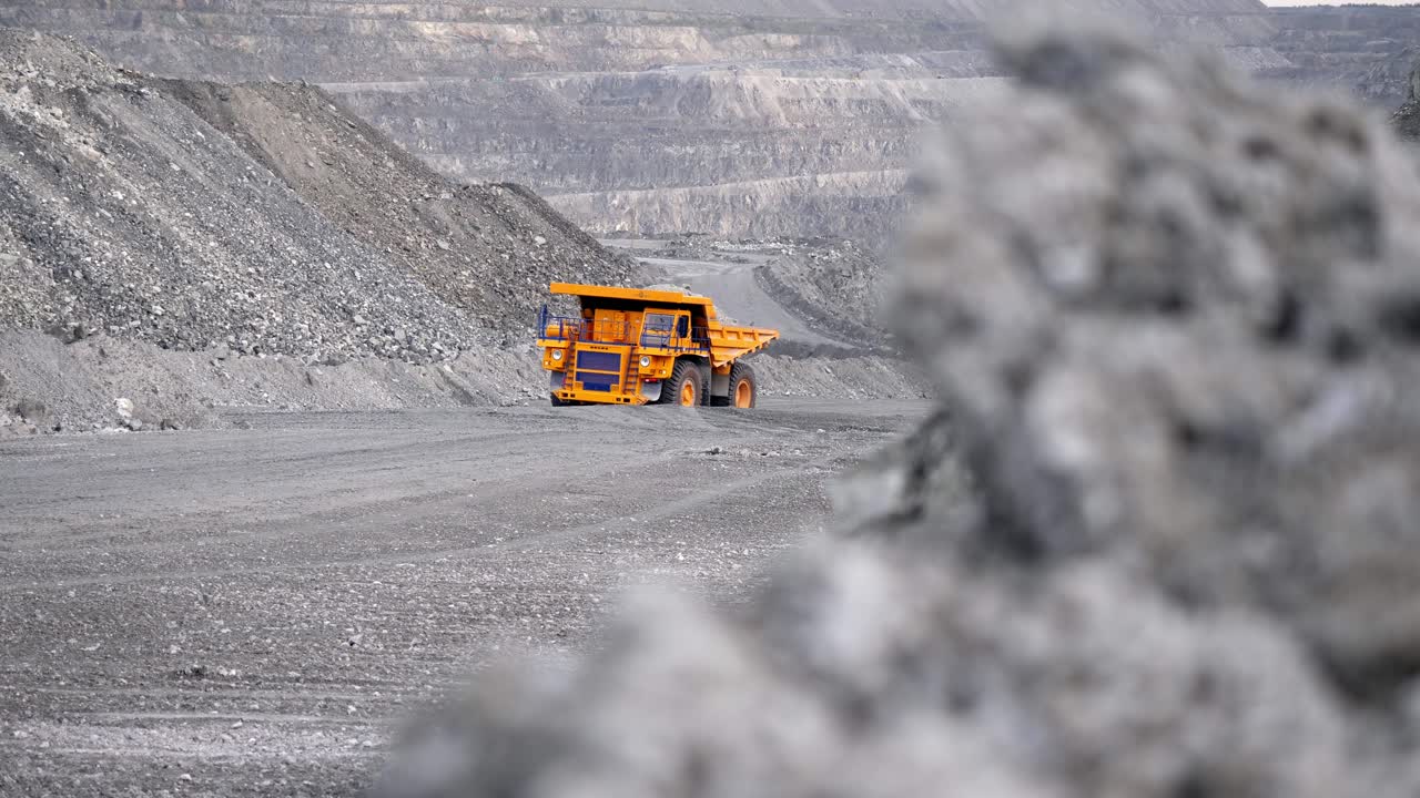 광산 에서 광산 트럭