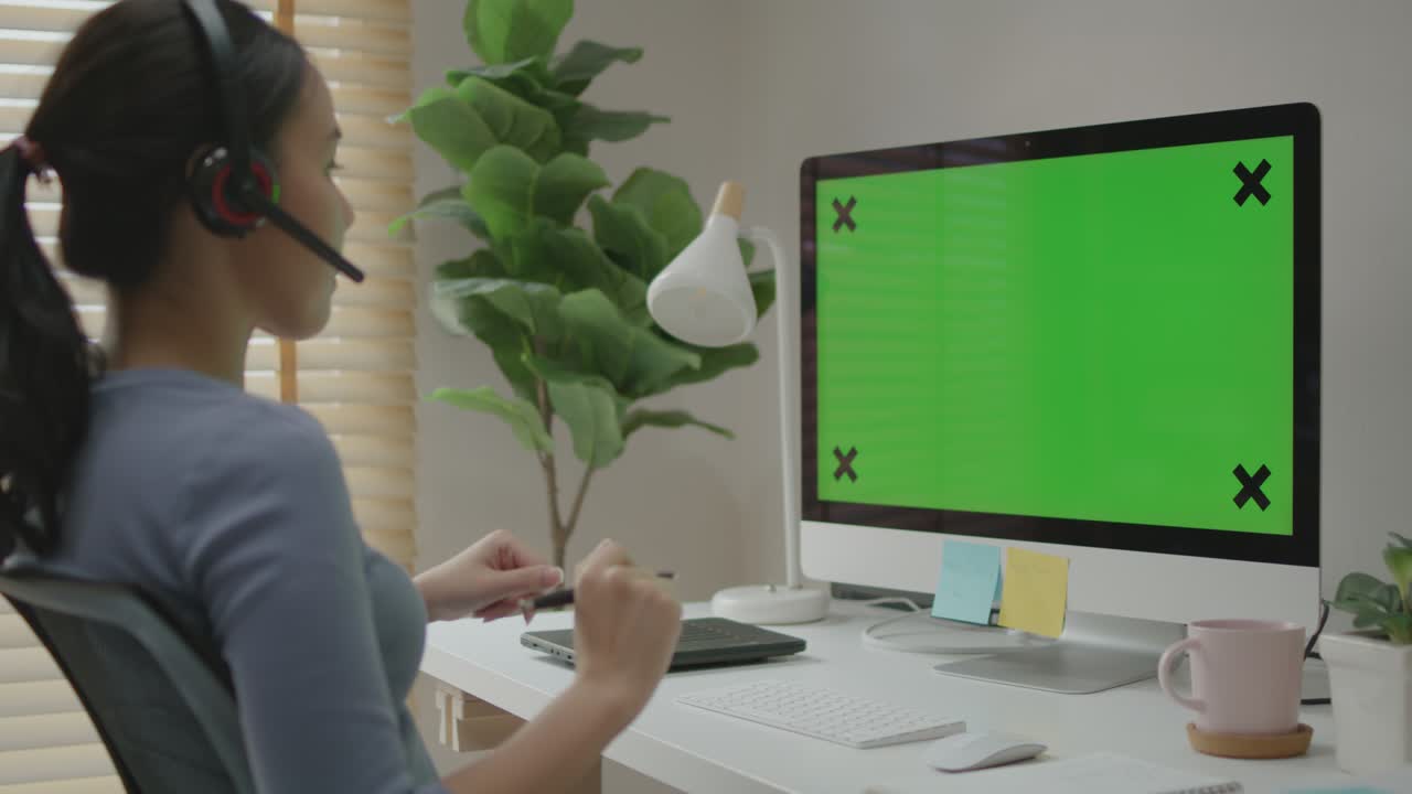 m.b.a. reunión de estudiantes universitarios en la plataforma webinar trabajo remoto en casa.