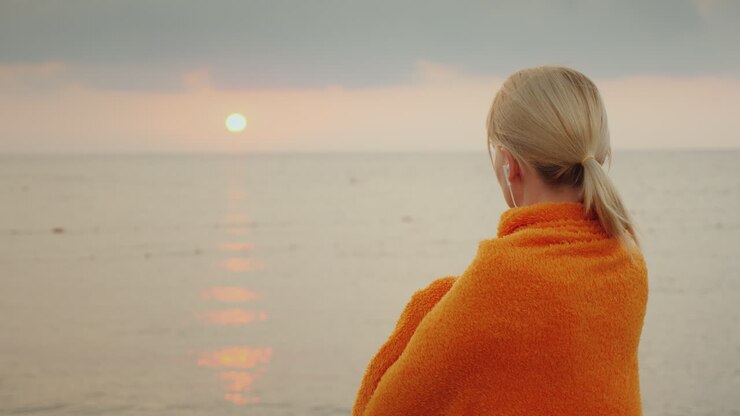Meet The Sunrise At Sea Alone A Woman Wrapped In A Blanket Looks Like The Sun Rises Over The Sea