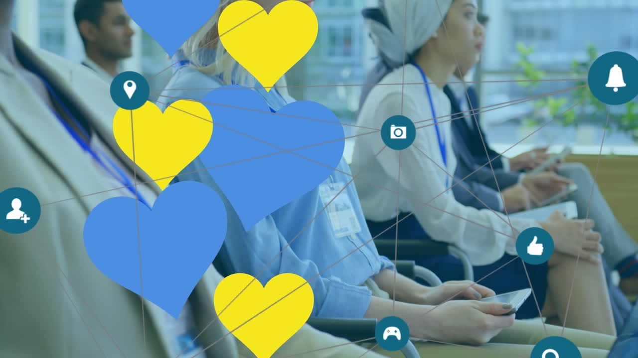 사무실에서 전자 장치를 사용하는 다양한 사업가 그룹에 대한 디지털 아이콘 네트워크