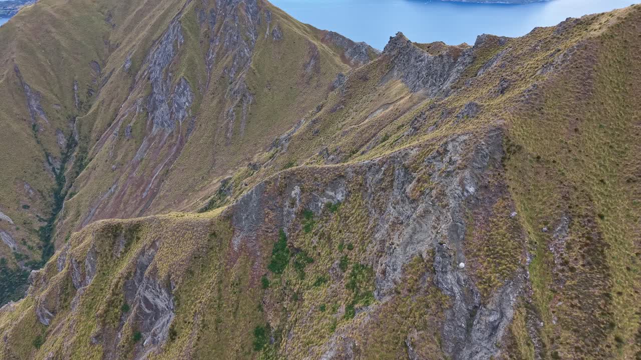 Majestic Roys Peak hike in Wanaka, New Zealand, stunning mountain views