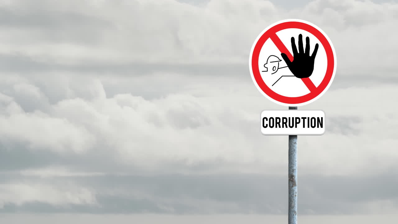 하늘의 구름에 대항하여 중단 부패 텍스트를 가진 신호판 게시물