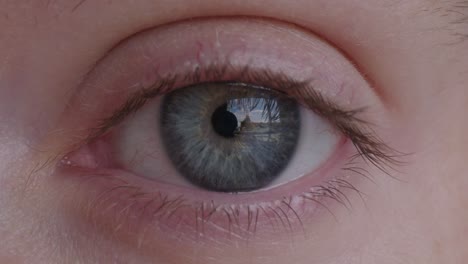 Close-Up-of-a-Woman's-Blue-Eye