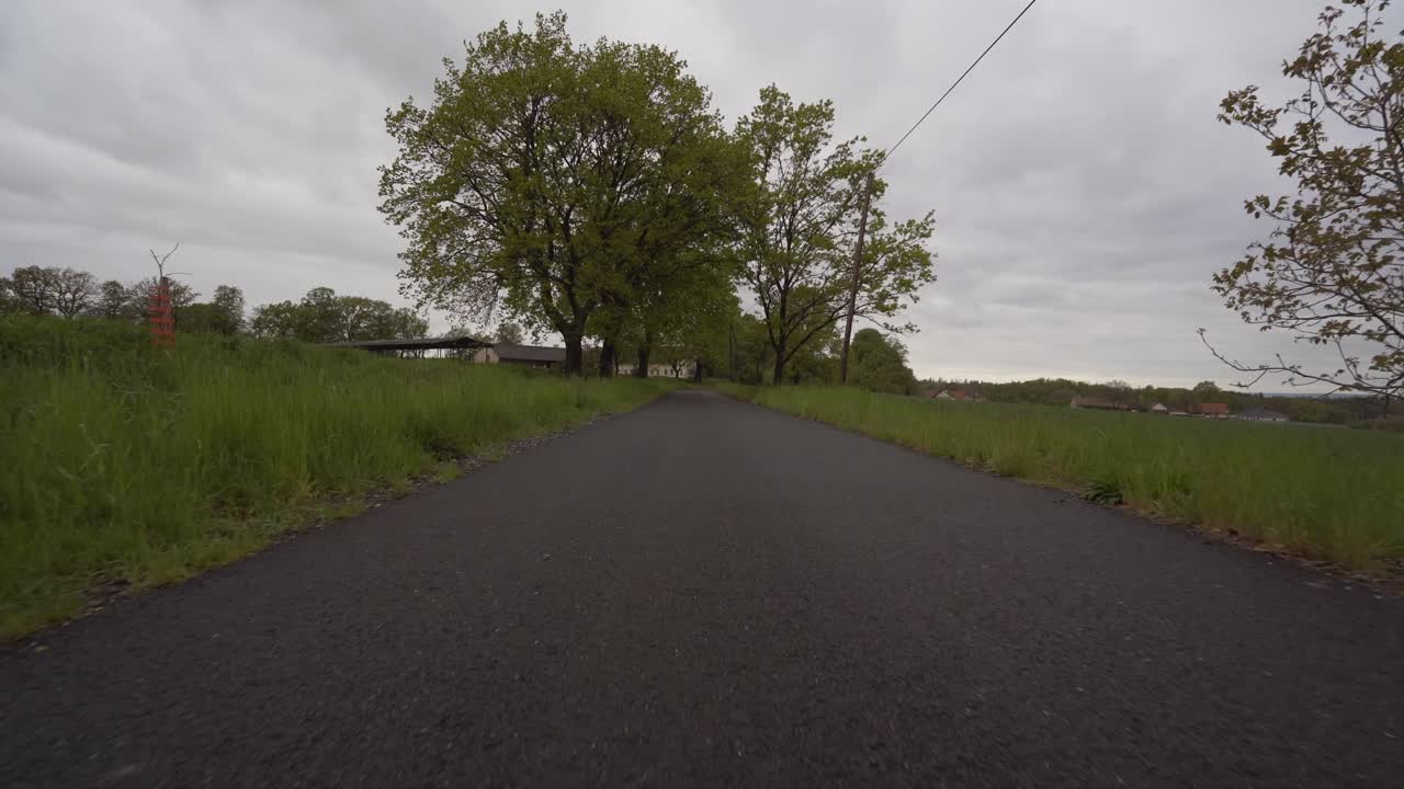 시골 길을 타고