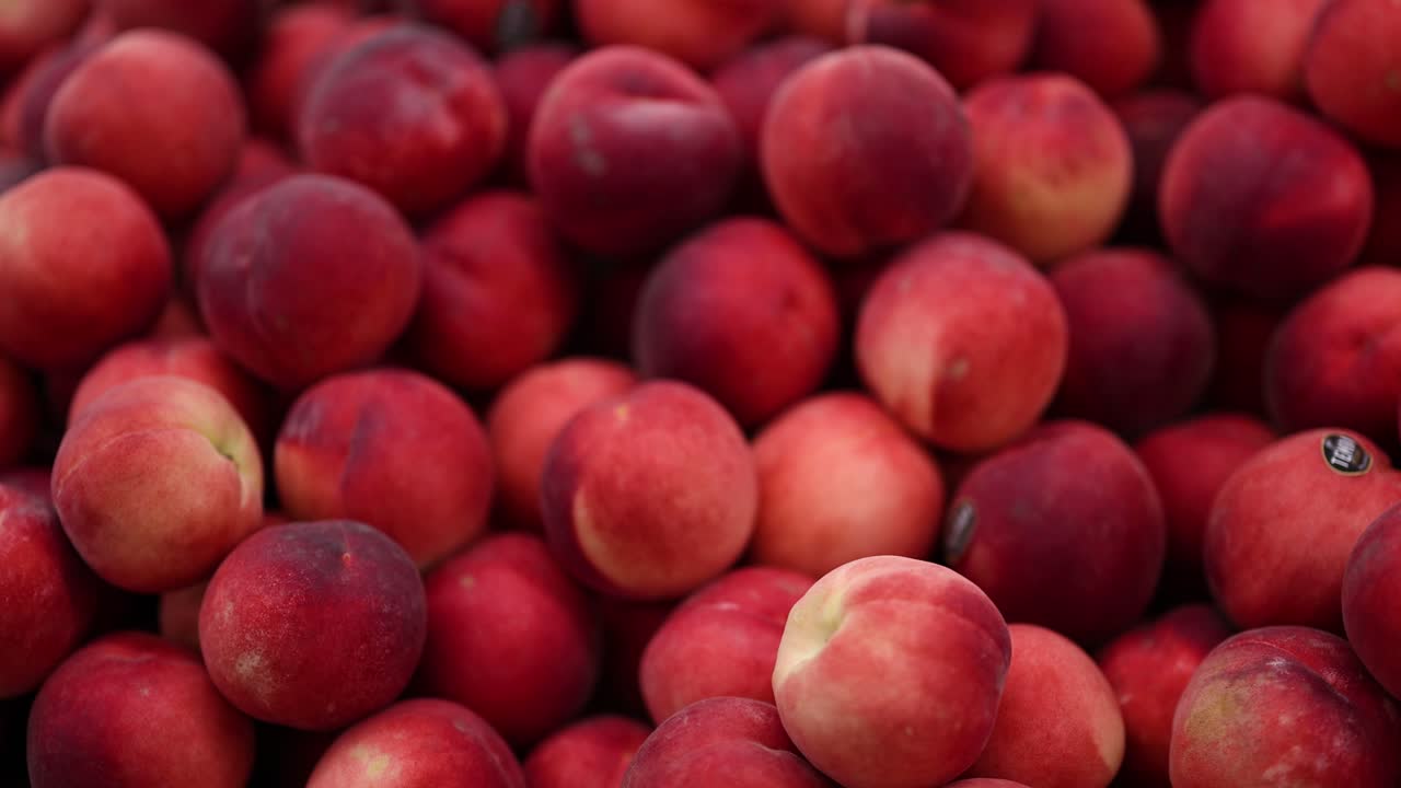 Primo piano di numerose mele mature