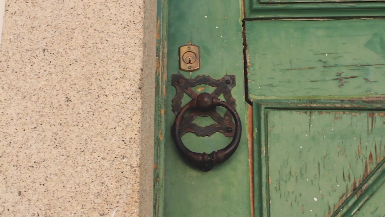 Urban City Heritage Door Old Door Lock Sunny Travel Old Building Portugal Slider Movement