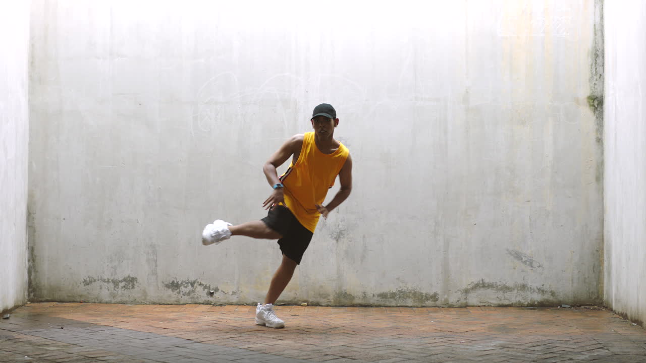 hombre negro, hip hop y baile de la ciudad en creativo