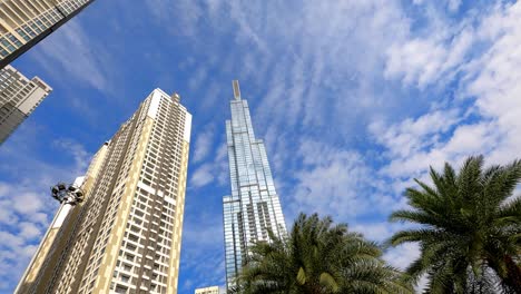 Time-lapse-of-clouds-are-drifting-on-the-blue-sky,-with-many-skyscraper