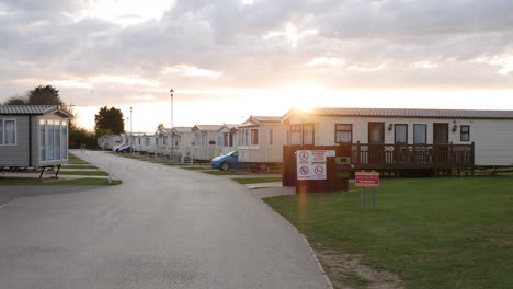 Caravanas-Estáticas-En-Un-Parque-De-Vacaciones-En-Inglaterra-Junto-Al-Mar