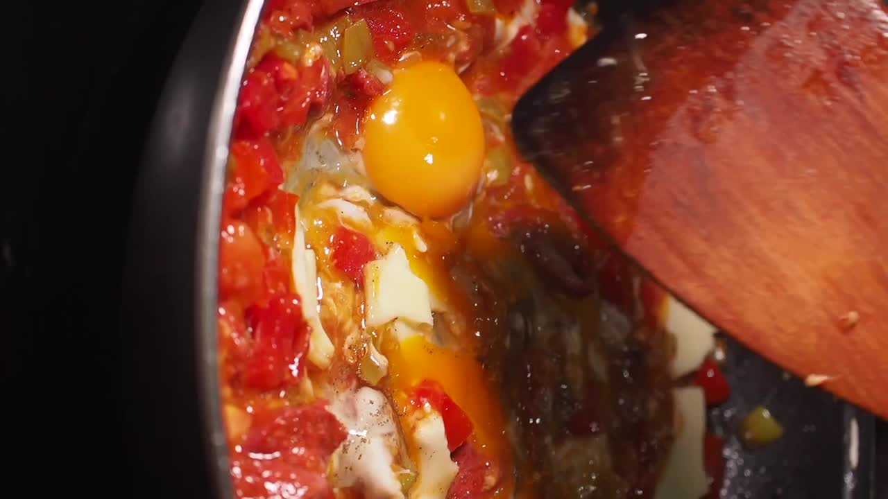 Cooking tomatoes and eggs