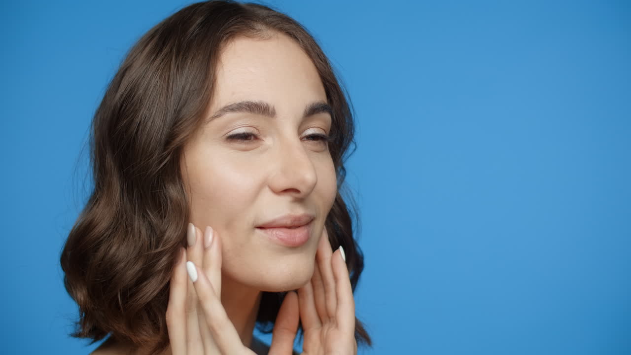 retrato de mujer con enfoque en el cuidado de la piel